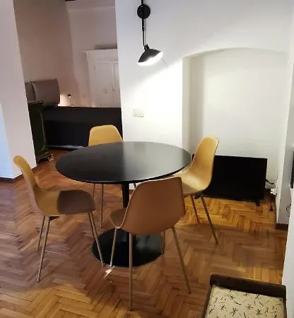 Apartament Enchanting With Patio, Lungarno