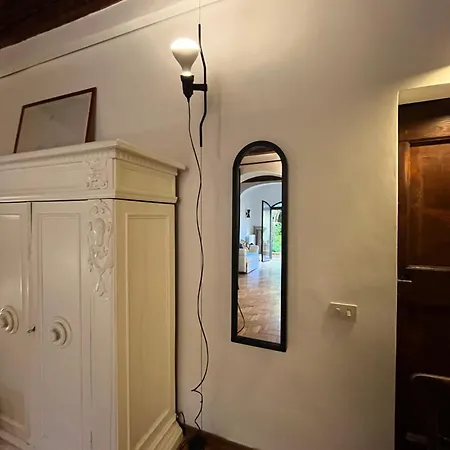Apartament Enchanting With Patio, Lungarno Florencja
