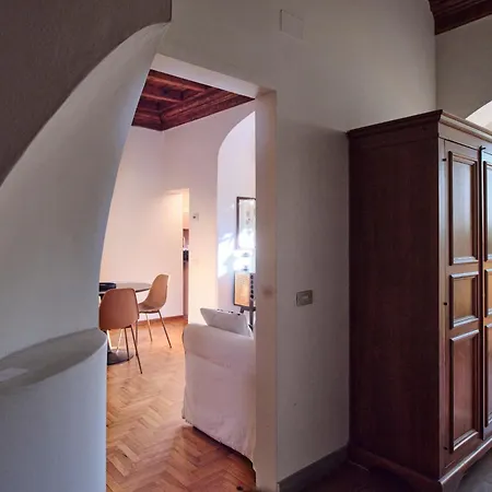 Enchanting With Patio, Lungarno Apartament Florencja